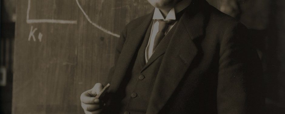 This Einstein Experiment Reveals How To Manipulate Time