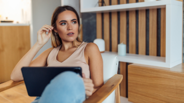 if someone displays these behaviors theyre likely a deep thinker ​​If someone displays these 7 behaviors, they’re likely a deep thinker